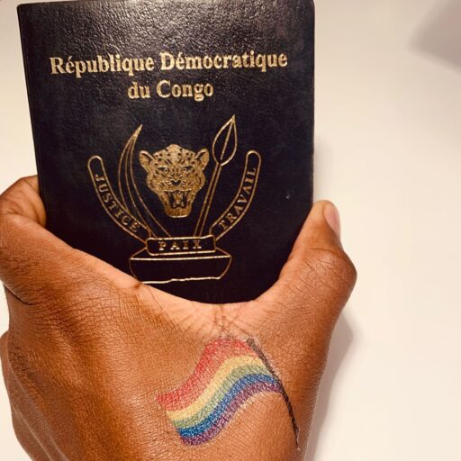 cropped main passeport dalele Voix Lesbiennes