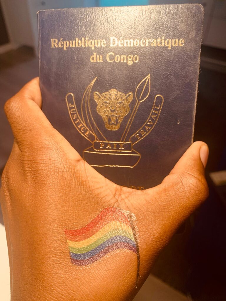 main passeport dalele8 Voix Lesbiennes